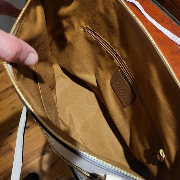 Coach Off-White Tote Bag - Picture 5 of 9